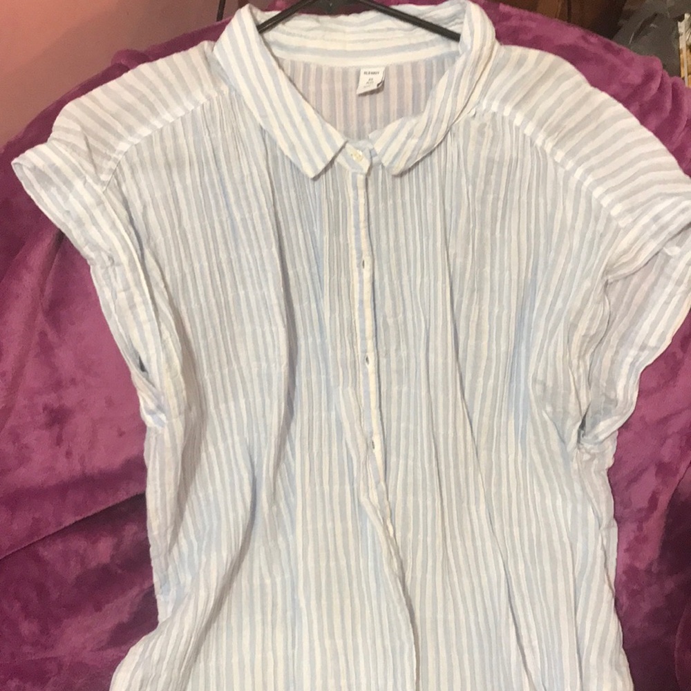 Short sleeve button down